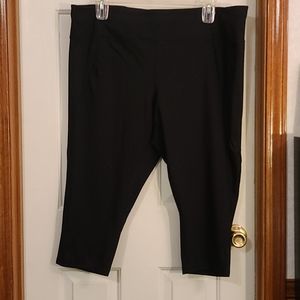 Living capri active wear pants black. Sz 26/28